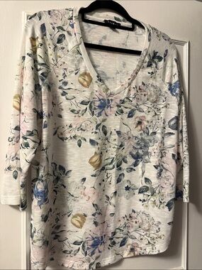 🌷 Tribal Floral V-Neck Women’s Top in Soft floral Print